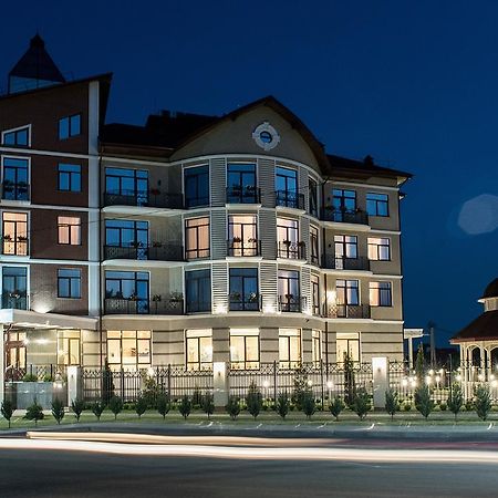 Shato Hotel Chervonograd Bagian luar foto